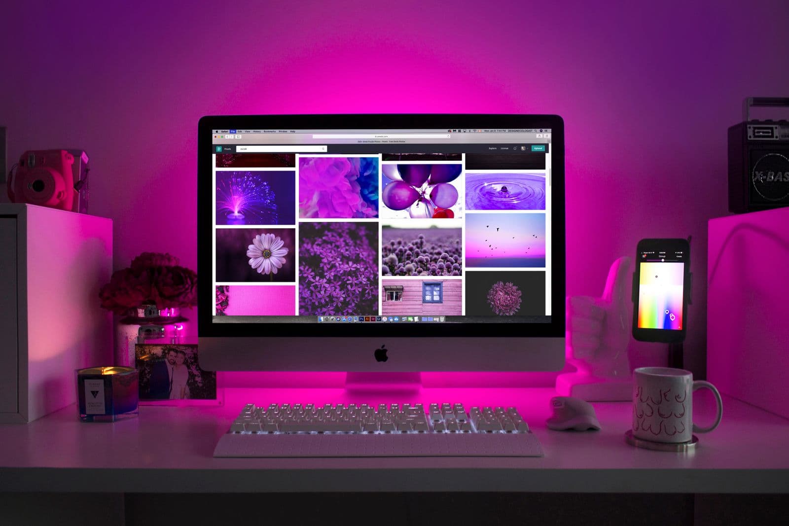 Laptop s web sučeljem, vizual razlike između stranice i aplikacije